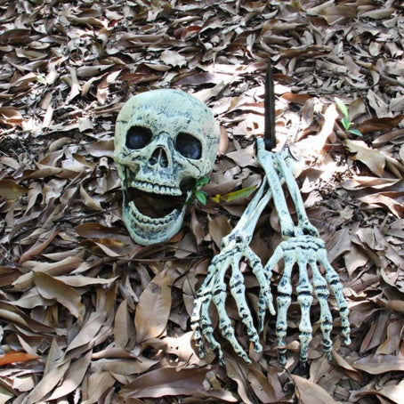 Halloween decoration props skull claws horror funny simulation haunted house garden plastic simulation ornaments - Sluxe Fashions